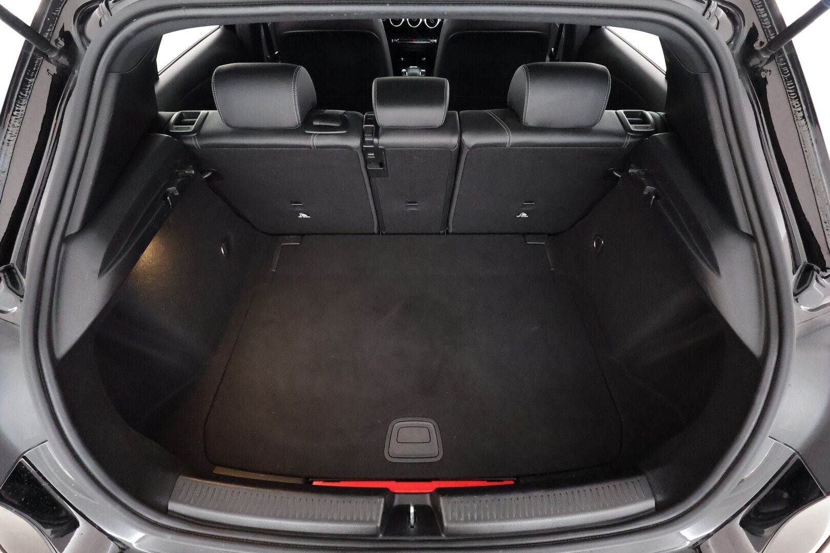 Mercedes-Benz A 2020 180 A Business Style - | Vakkari | Webasto | P.Kamera | Widescreen | Puolinahat | LED | Apple&Android | Suomi-auto | Kahdet Renkaat |