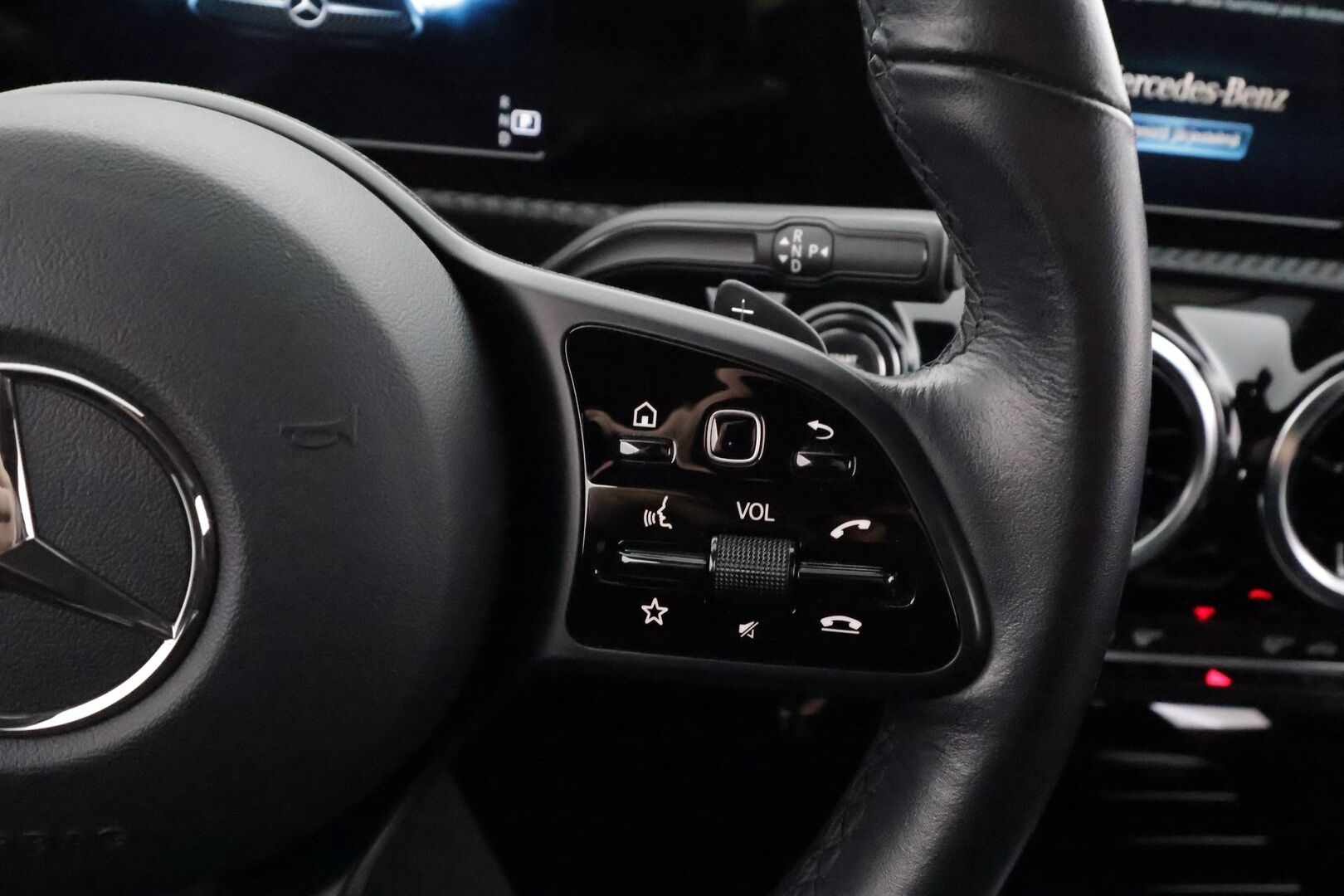 Mercedes-Benz A 2020 180 A Business Style - | Vakkari | Webasto | P.Kamera | Widescreen | Puolinahat | LED | Apple&Android | Suomi-auto | Kahdet Renkaat |