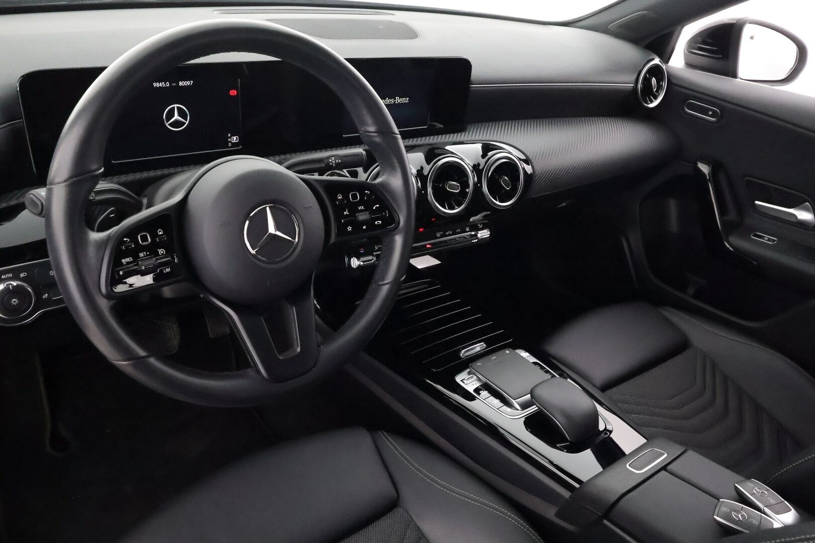 Mercedes-Benz A 2020 180 A Business Style - | Vakkari | Webasto | P.Kamera | Widescreen | Puolinahat | LED | Apple&Android | Suomi-auto | Kahdet Renkaat |
