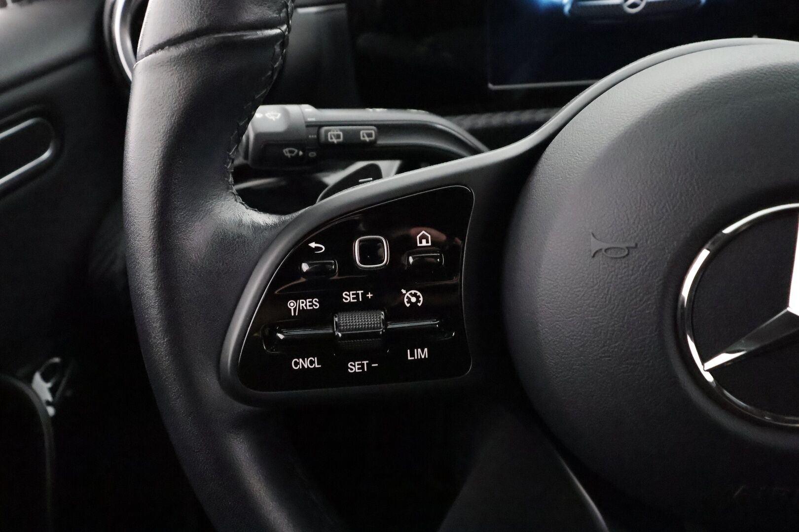 Mercedes-Benz A 2020 180 A Business Style - | Vakkari | Webasto | P.Kamera | Widescreen | Puolinahat | LED | Apple&Android | Suomi-auto | Kahdet Renkaat |