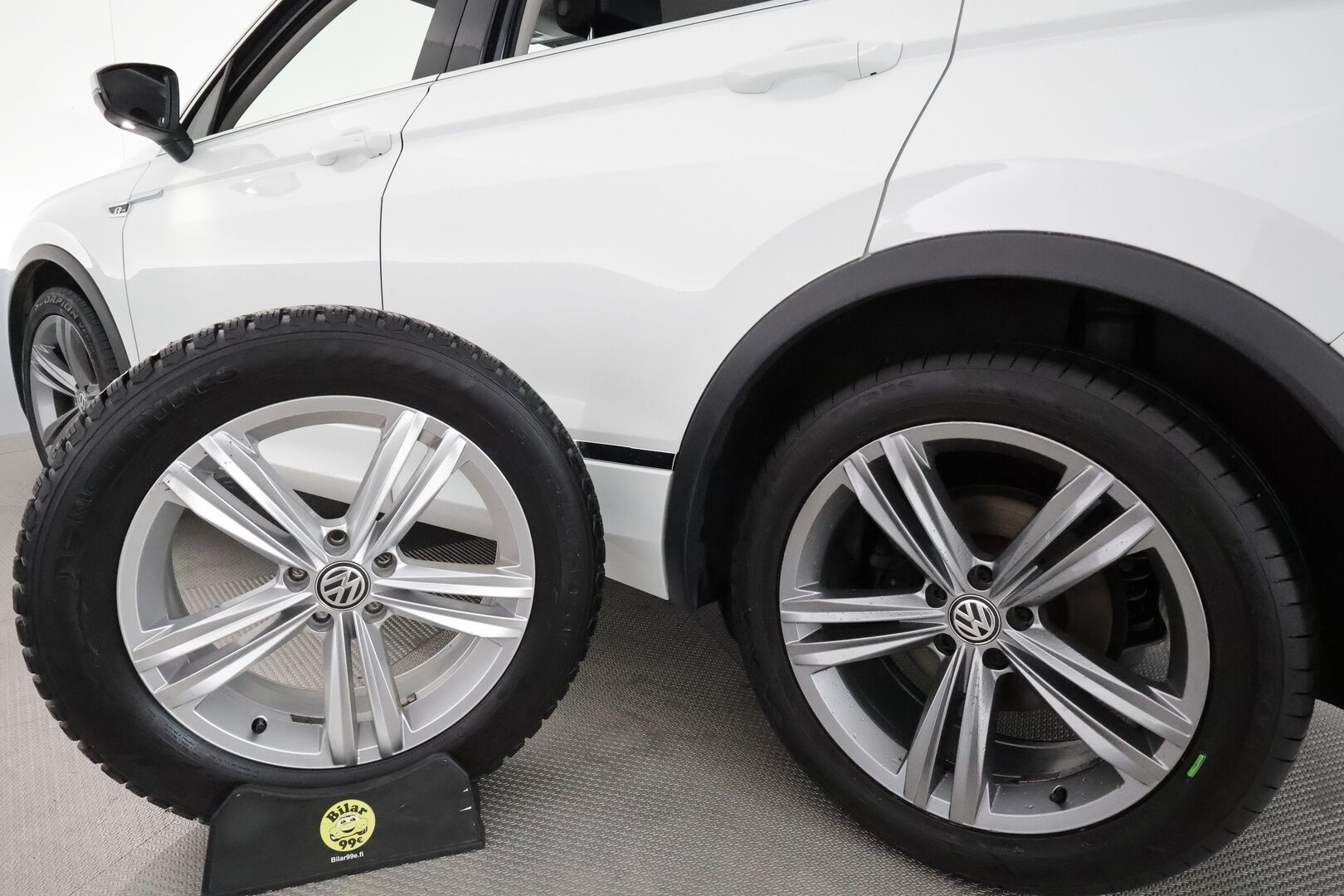 Volkswagen Tiguan 2020 R-Line 1,5 TSI EVO 110 kW DSG **ACC / Webasto / LED / 360° Kamera / Navi / Kaistavahti / Hierovat penkit / Keyless** - 1-om Suomi-auto / Kahdet Renkaat / Merkkihuollettu!
