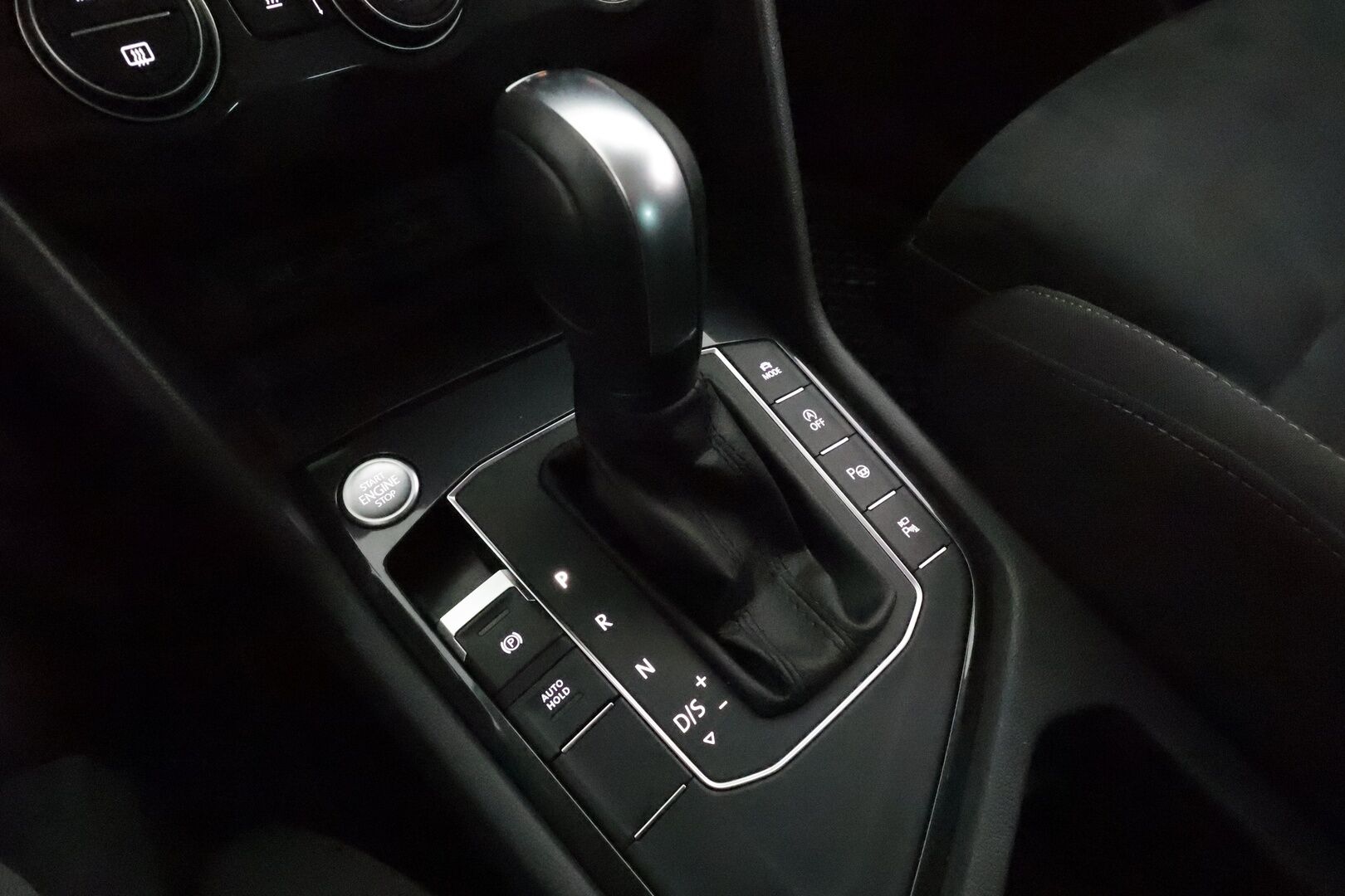 Volkswagen Tiguan 2020 R-Line 1,5 TSI EVO 110 kW DSG **ACC / Webasto / LED / 360° Kamera / Navi / Kaistavahti / Hierovat penkit / Keyless** - 1-om Suomi-auto / Kahdet Renkaat / Merkkihuollettu!