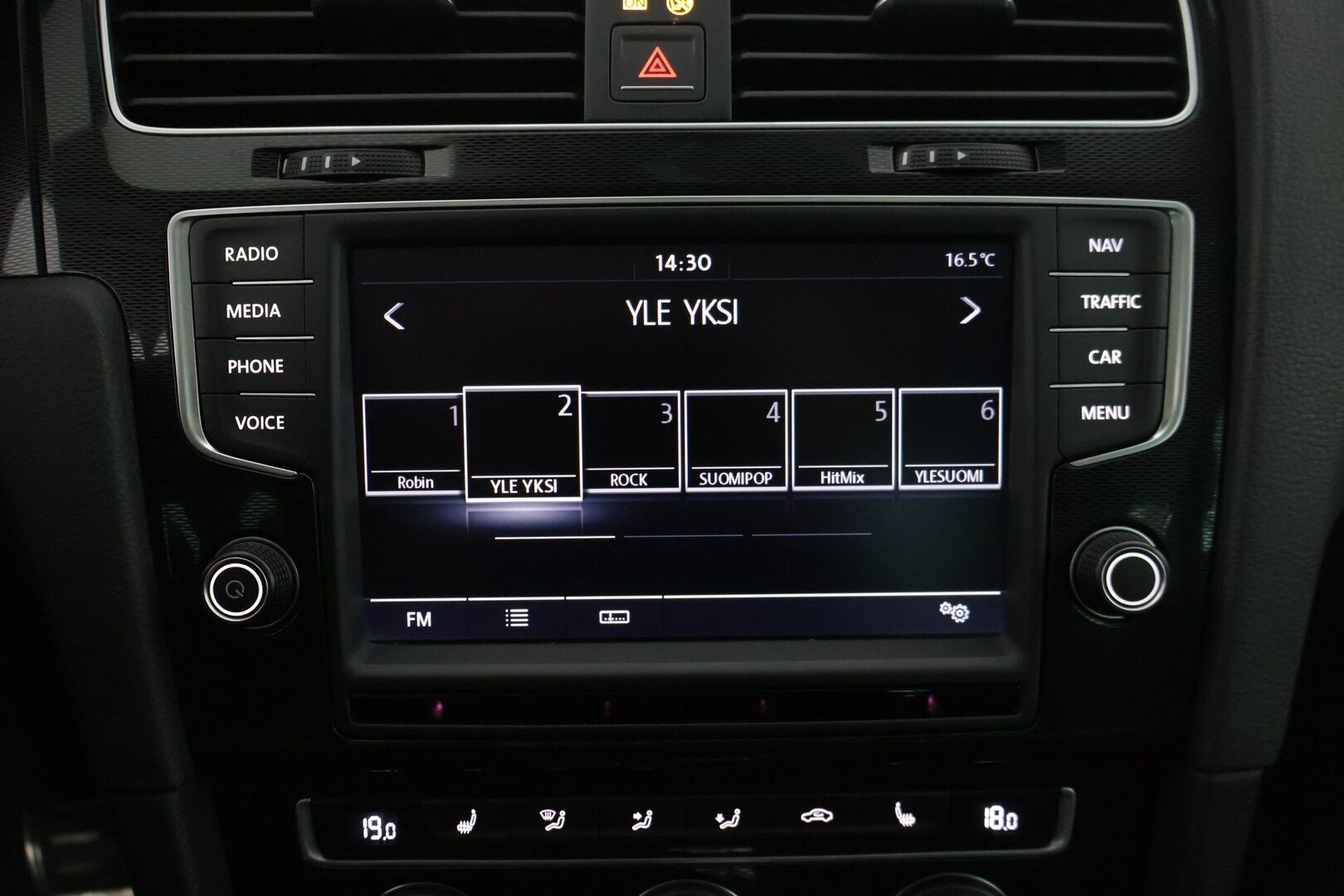 Volkswagen Golf 2015 GTE Plug-In Hybrid 150 kW (204 hv) DSG-automaatti * Kattoluukku / ACC / BLIS / KeyLess / Navi / Tutkat * - Merkkihuollettu! / Kahdet hyvät renkaat / Siisti! 