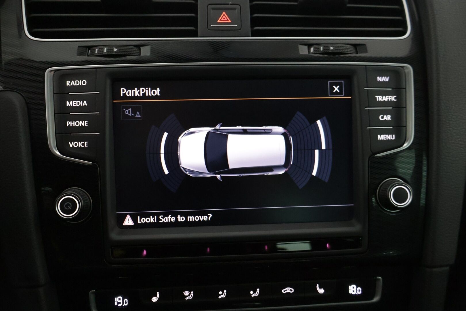 Volkswagen Golf 2015 GTE Plug-In Hybrid 150 kW (204 hv) DSG-automaatti * Kattoluukku / ACC / BLIS / KeyLess / Navi / Tutkat * - Merkkihuollettu! / Kahdet hyvät renkaat / Siisti! 