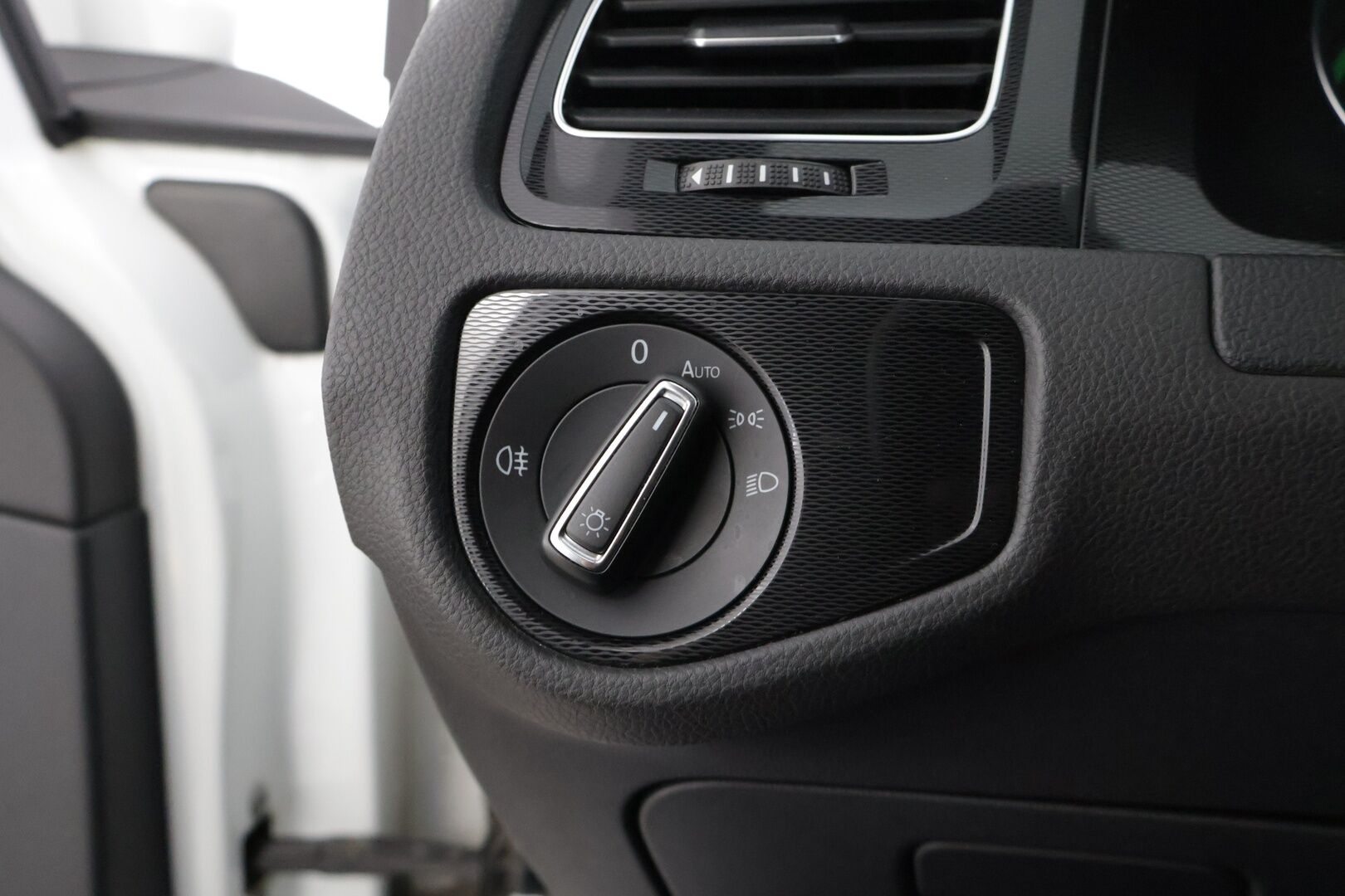 Volkswagen Golf 2015 GTE Plug-In Hybrid 150 kW (204 hv) DSG-automaatti * Kattoluukku / ACC / BLIS / KeyLess / Navi / Tutkat * - Merkkihuollettu! / Kahdet hyvät renkaat / Siisti! 