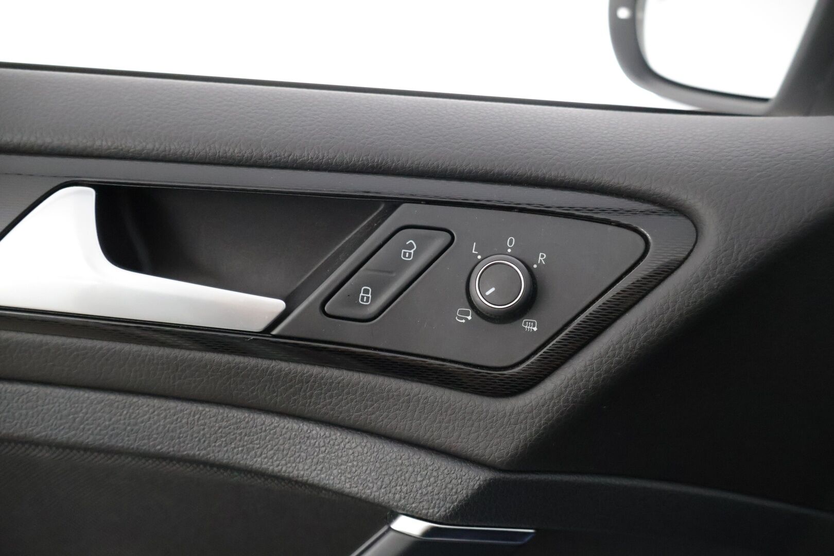 Volkswagen Golf 2015 GTE Plug-In Hybrid 150 kW (204 hv) DSG-automaatti * Kattoluukku / ACC / BLIS / KeyLess / Navi / Tutkat * - Merkkihuollettu! / Kahdet hyvät renkaat / Siisti! 