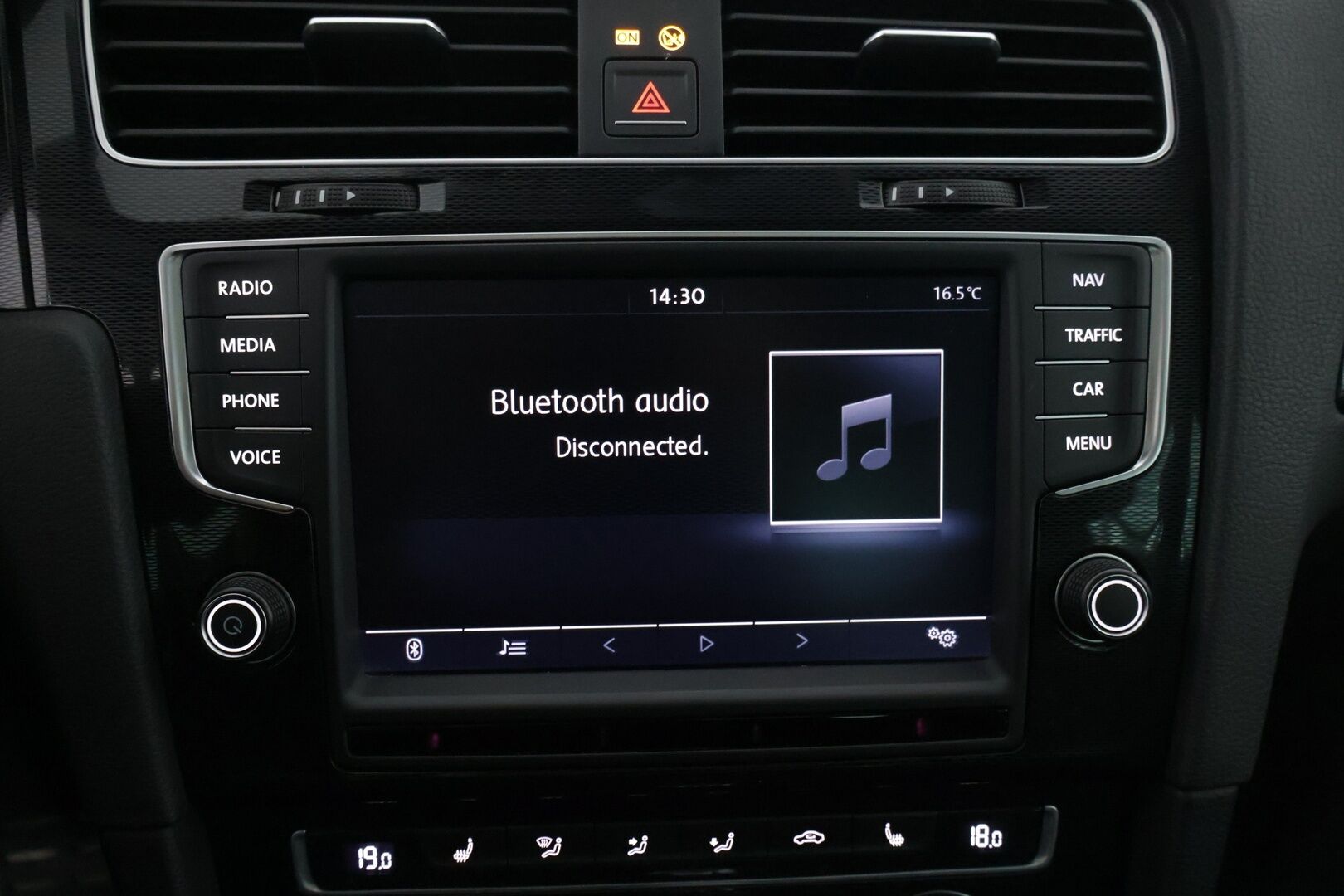 Volkswagen Golf 2015 GTE Plug-In Hybrid 150 kW (204 hv) DSG-automaatti * Kattoluukku / ACC / BLIS / KeyLess / Navi / Tutkat * - Merkkihuollettu! / Kahdet hyvät renkaat / Siisti! 
