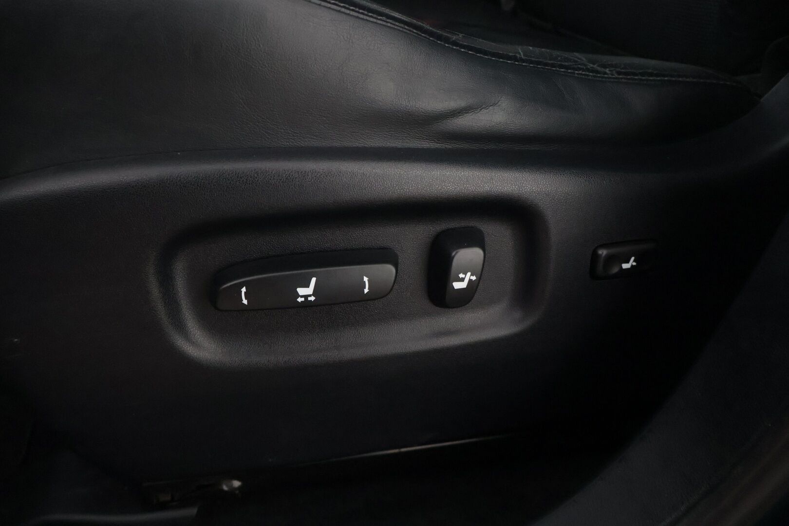 Lexus RX 2012 450h Hybrid 4WD A Executive * Muisti nahat / Peruutuskamera / Irroitettava vetokoukku / Vakkarii / Premium- Audio* - Voimaa ja pehmeyttä / Kahdet huippu renkaat / Koukku / Neliveto / - HULLUT AVAJAISHULINAT KORKOTARJOUS 3,29 %