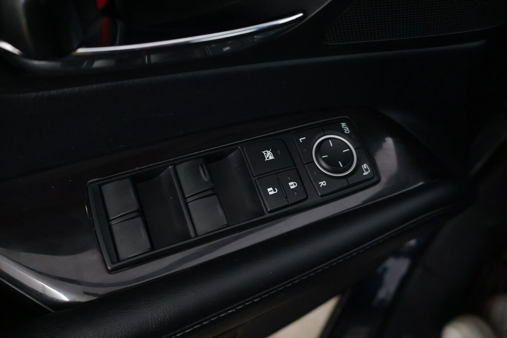 Lexus RX 2012 450h Hybrid 4WD A Executive * Muisti nahat / Peruutuskamera / Irroitettava vetokoukku / Vakkarii / Premium- Audio* - Voimaa ja pehmeyttä / Kahdet huippu renkaat / Koukku / Neliveto / - HULLUT AVAJAISHULINAT KORKOTARJOUS 3,29 %