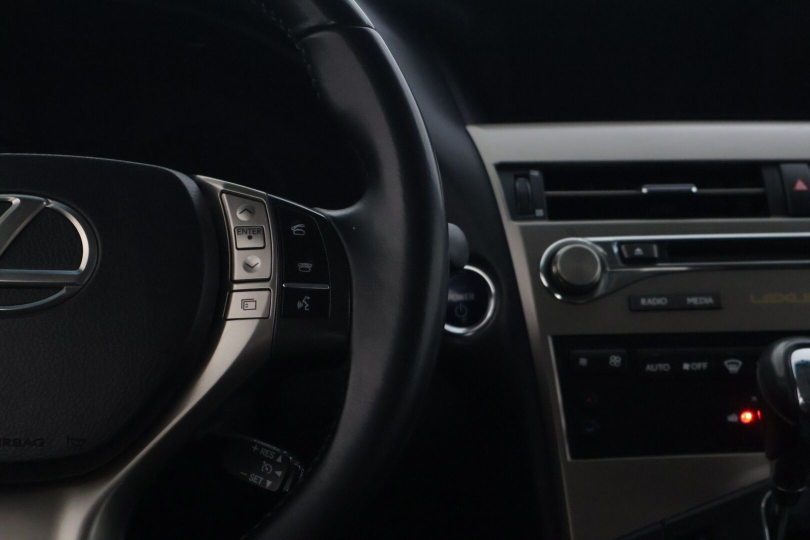 Lexus RX 2012 450h Hybrid 4WD A Executive * Muisti nahat / Peruutuskamera / Irroitettava vetokoukku / Vakkarii / Premium- Audio* - Voimaa ja pehmeyttä / Kahdet huippu renkaat / Koukku / Neliveto / - HULLUT AVAJAISHULINAT KORKOTARJOUS 3,29 %