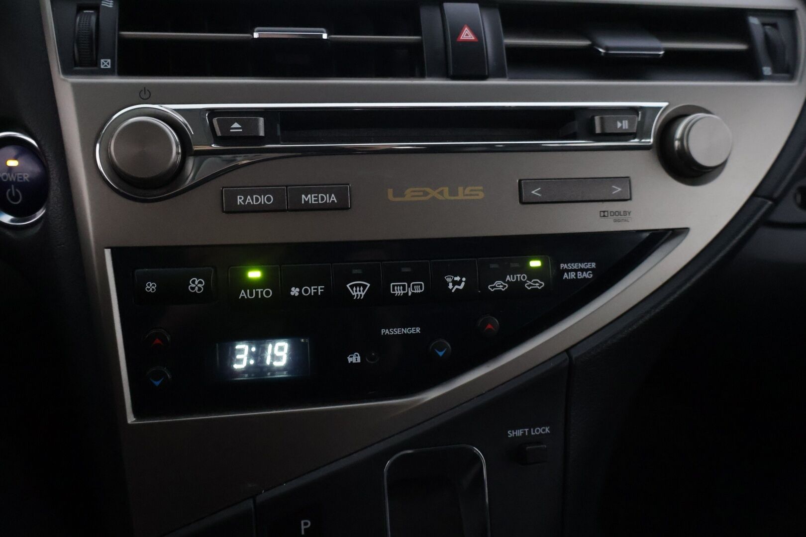 Lexus RX 2012 450h Hybrid 4WD A Executive * Muisti nahat / Peruutuskamera / Irroitettava vetokoukku / Vakkarii / Premium- Audio* -  Voimaa ja pehmeyttä / Kahdet huippu renkaat / Koukku / Neliveto /