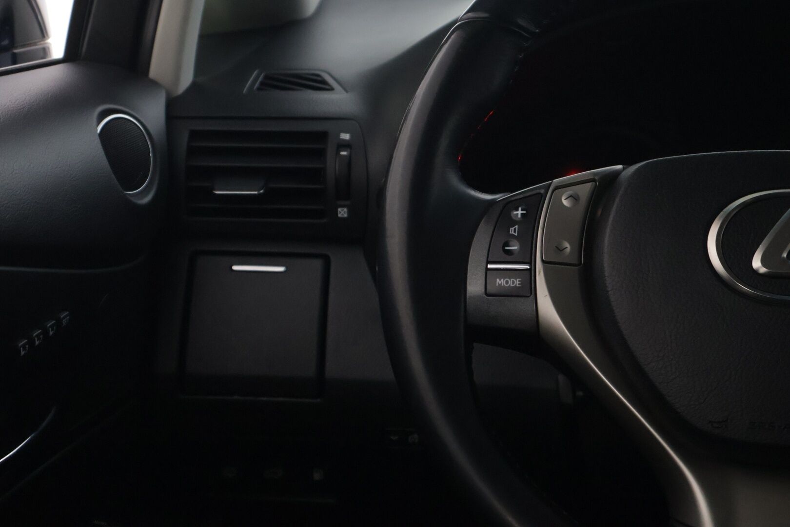 Lexus RX 2012 450h Hybrid 4WD A Executive * Muisti nahat / Peruutuskamera / Irroitettava vetokoukku / Vakkarii / Premium- Audio* -  Voimaa ja pehmeyttä / Kahdet huippu renkaat / Koukku / Neliveto /