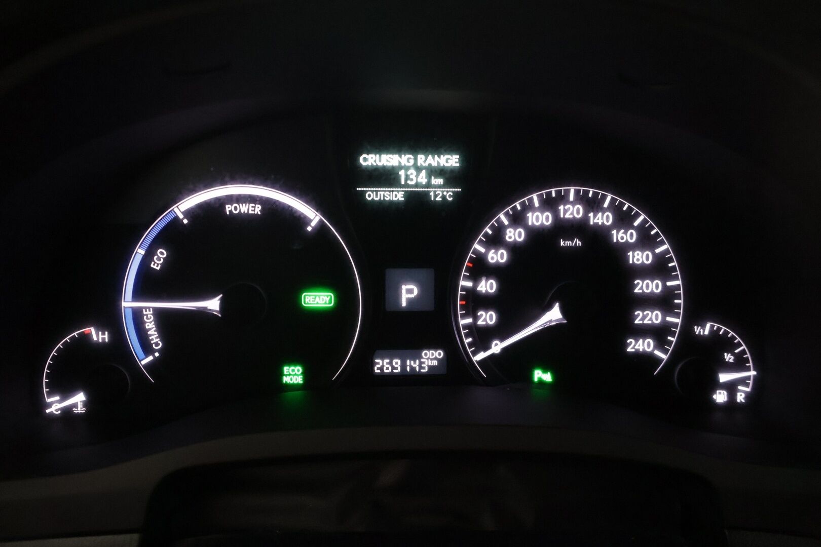 Lexus RX 2012 450h Hybrid 4WD A Executive * Muisti nahat / Peruutuskamera / Irroitettava vetokoukku / Vakkarii / Premium- Audio* - Voimaa ja pehmeyttä / Kahdet huippu renkaat / Koukku / Neliveto / - HULLUT AVAJAISHULINAT KORKOTARJOUS 3,29 %