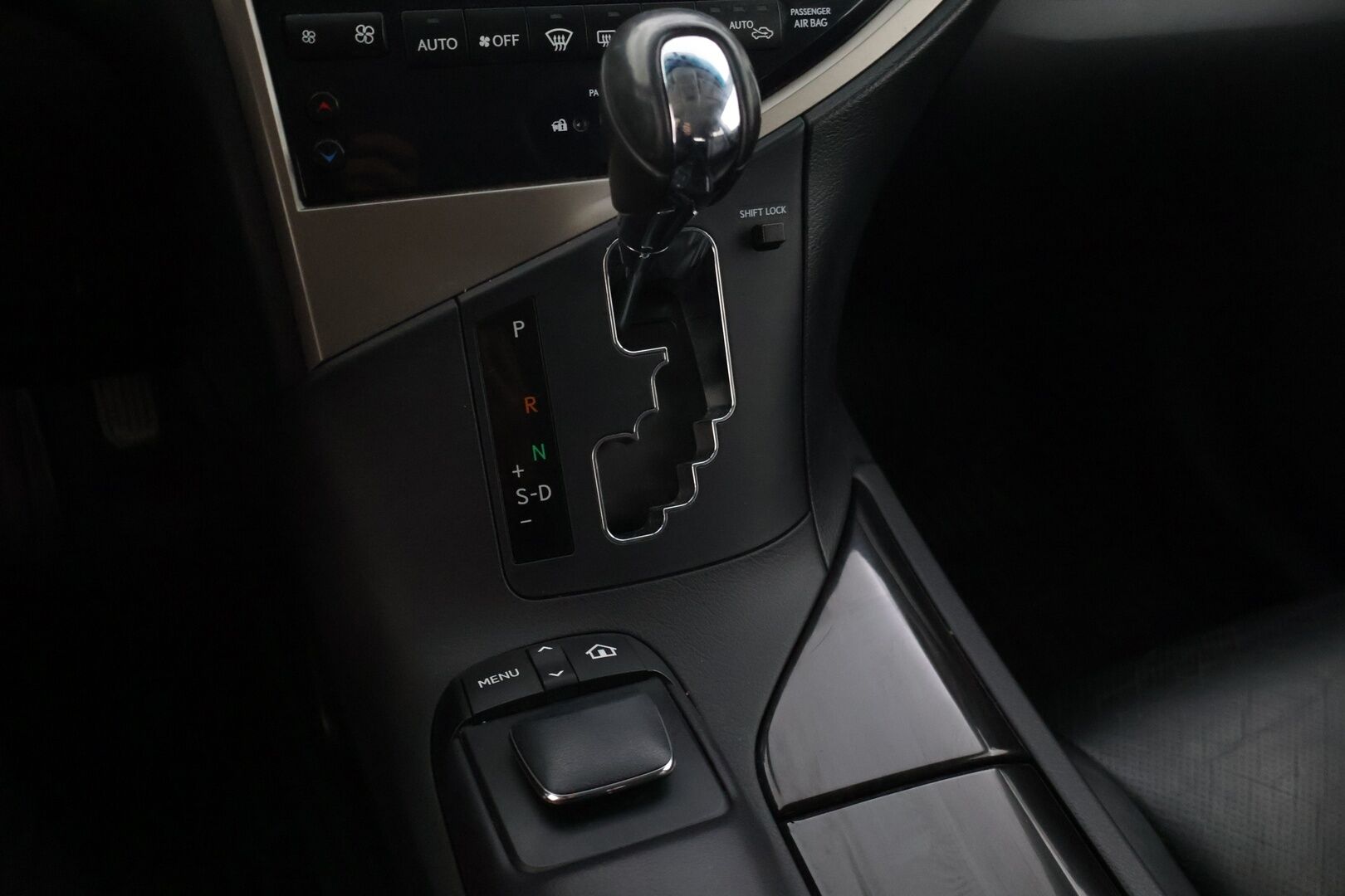 Lexus RX 2012 450h Hybrid 4WD A Executive * Muisti nahat / Peruutuskamera / Irroitettava vetokoukku / Vakkarii / Premium- Audio* - Voimaa ja pehmeyttä / Kahdet huippu renkaat / Koukku / Neliveto / - HULLUT AVAJAISHULINAT KORKOTARJOUS 3,29 %