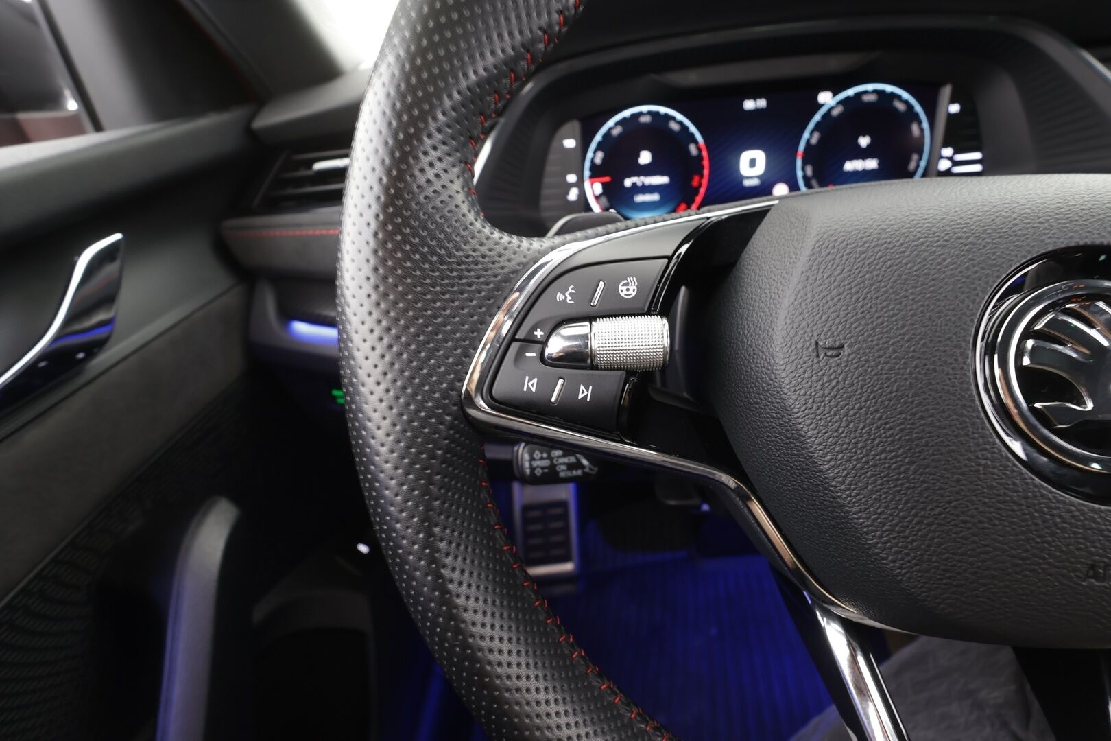 Skoda Octavia 2021 2,0 TSI RS DSG Autom. - | Canton | ACC | Webasto | P.Kamera | Matrix-LED | Kaistavahti | Digimittaristo | Navi | Keyless | Suomi-auto | Merkkihuollot | Kahdet renkaat |