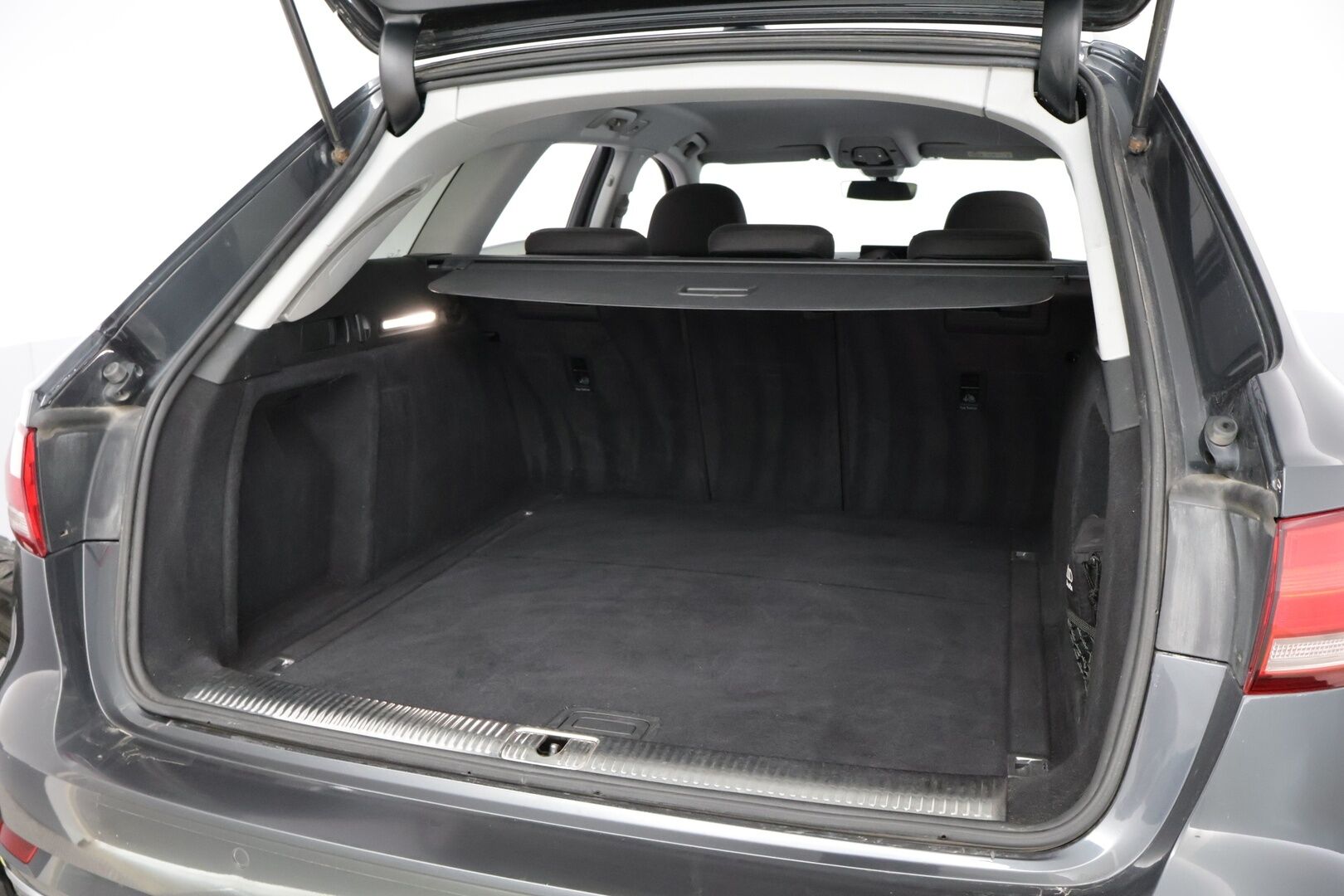 Audi A4 2018 Avant Business 2,0 TDI 110 kW S tronic - Vakkari | Lohko&Sisäpistoke | Apple&Android | Sporttipenkit | Sähköluukku | Xenon!