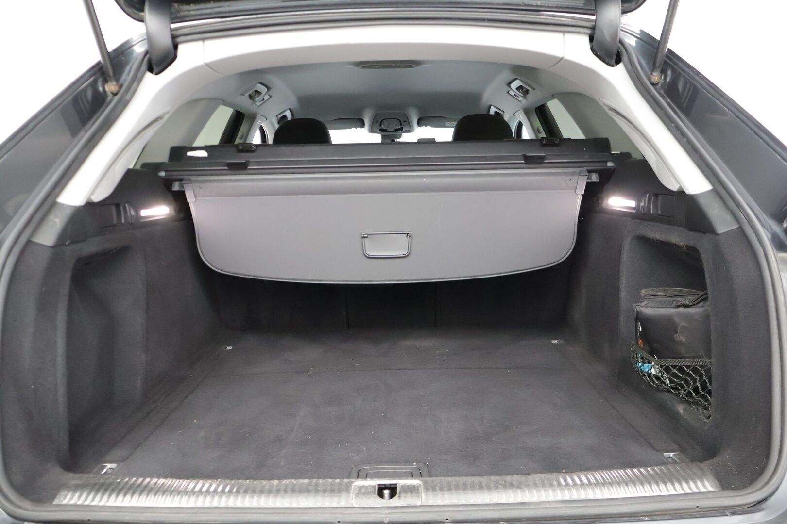 Audi A4 2017 AUDI A4 Avant Business 2,0 TDI 110 kW S tronic * Xenon / Vakkari / P. tutkat / Sähkökontti / Navi * - * Näyttävä tummanharmaa väri! / Lohkolämmitin *