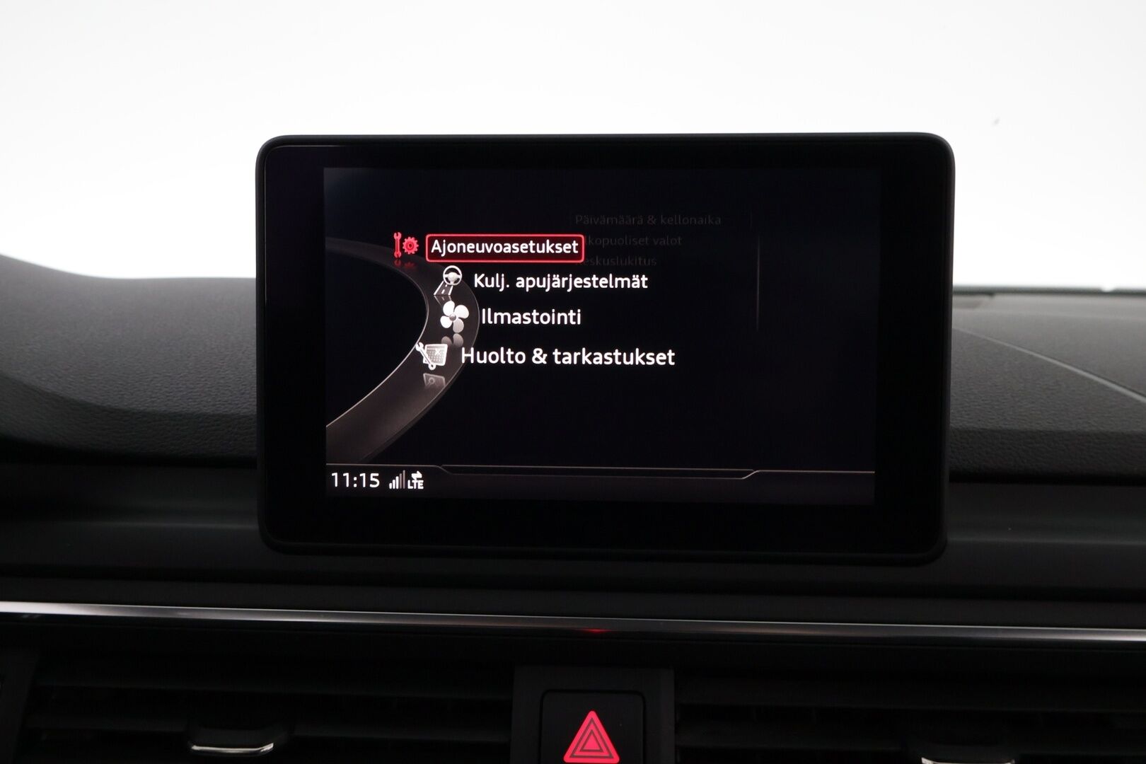 Audi A4 2018 Avant Business 2,0 TDI 110 kW S tronic - Vakkari | Lohko&Sisäpistoke | Apple&Android | Sporttipenkit | Sähköluukku | Xenon!