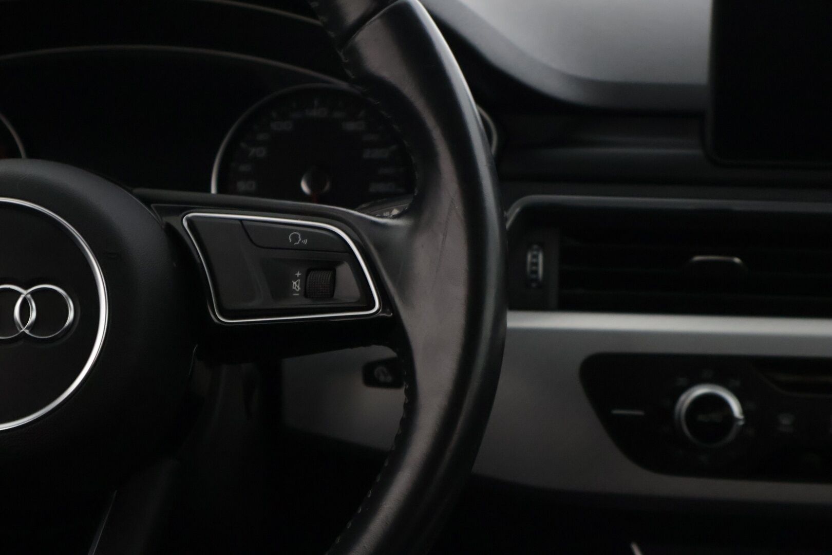 Audi A4 2017 AUDI A4 Avant Business 2,0 TDI 110 kW S tronic * Xenon / Vakkari / P. tutkat / Sähkökontti / Navi * - * Näyttävä tummanharmaa väri! / Lohkolämmitin *