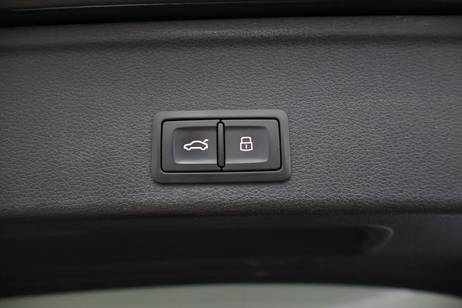 Audi A4 2018 Avant Business 2,0 TDI 110 kW S tronic * Xenon / Vakkari / P. tutkat / Sähkökontti / Navi * - Näyttävä tummanharmaa väri! / Lohkolämmitin - HULLU BLACKWEEK KORKOTARJOUS 2,49%