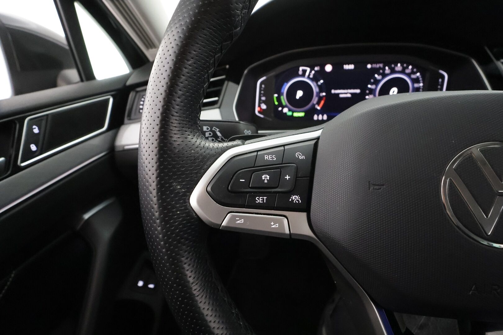 Volkswagen Passat 2021 Variant GTE Business Plug-In Hybrid 160 kW DSG *´ACC / Matrix LED / Webasto / Puolisähköpenkki / Keyless * - Merkkihuollettu / Suomi-auto / Kahdet renkaat