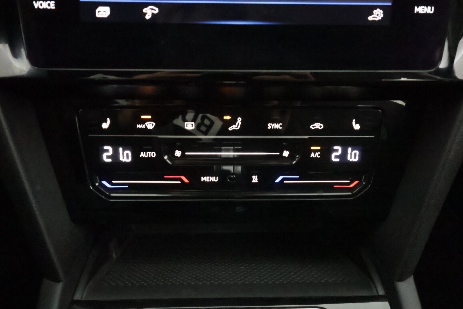 Volkswagen Passat 2021 Variant GTE Business Plug-In Hybrid 160 kW DSG *´ACC / Matrix LED / Webasto / Puolisähköpenkki / Keyless * - Merkkihuollettu / Suomi-auto / Kahdet renkaat