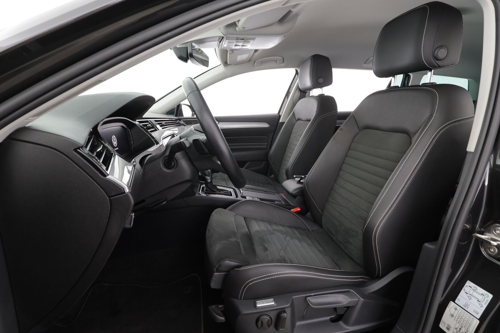 Volkswagen Passat 2021 Variant GTE Business Plug-In Hybrid 160 kW DSG *´ACC / Matrix LED / Webasto / Puolisähköpenkki / Keyless * - Merkkihuollettu / Suomi-auto / Kahdet renkaat