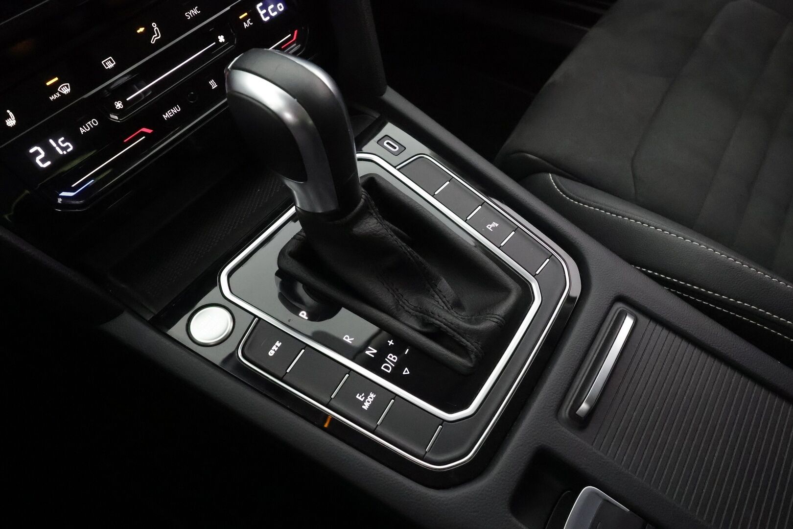 Volkswagen Passat 2021 Variant GTE Business Plug-In Hybrid 160 kW DSG *´ACC / Matrix LED / Webasto / Puolisähköpenkki / Keyless * - Merkkihuollettu / Suomi-auto / Kahdet renkaat