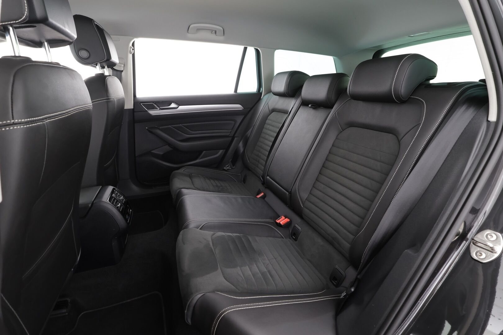 Volkswagen Passat 2021 Variant GTE Business Plug-In Hybrid 160 kW DSG *´ACC / Matrix LED / Webasto / Puolisähköpenkki / Keyless * - Merkkihuollettu / Suomi-auto / Kahdet renkaat