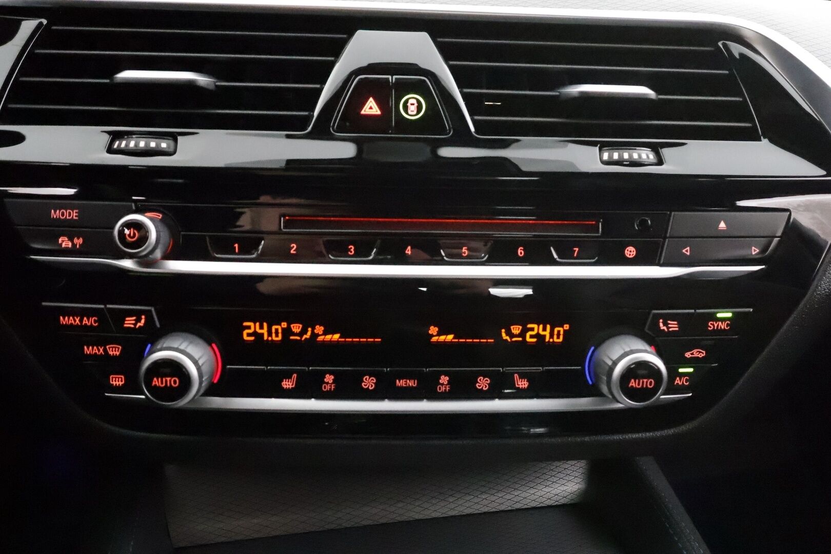 BMW 530 2018 G30 Sedan 530e A iPerformance M-sport * ACC / HUD / Sporttinahat / Sähköpenkit / LED / HIFI / P.Kamera * - Merkkihuollettu / Kahdet renkaat