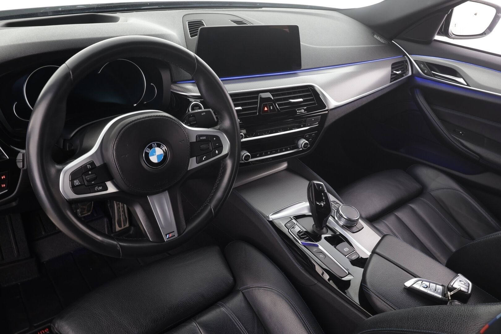 BMW 530 2018 G30 Sedan 530e A iPerformance M-sport * ACC / HUD / Sporttinahat / Sähköpenkit / LED / HIFI / P.Kamera * - Merkkihuollettu / Kahdet renkaat