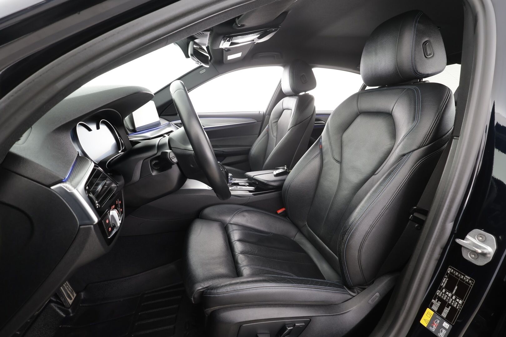 BMW 530 2018 G30 Sedan 530e A iPerformance M-sport * ACC / HUD / Sporttinahat / Sähköpenkit / LED / HIFI / P.Kamera * - Merkkihuollettu / Kahdet renkaat