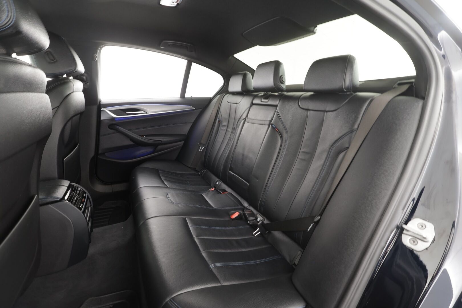 BMW 530 2018 G30 Sedan 530e A iPerformance M-sport * ACC / HUD / Sporttinahat / Sähköpenkit / LED / HIFI / P.Kamera * - Merkkihuollettu / Kahdet renkaat