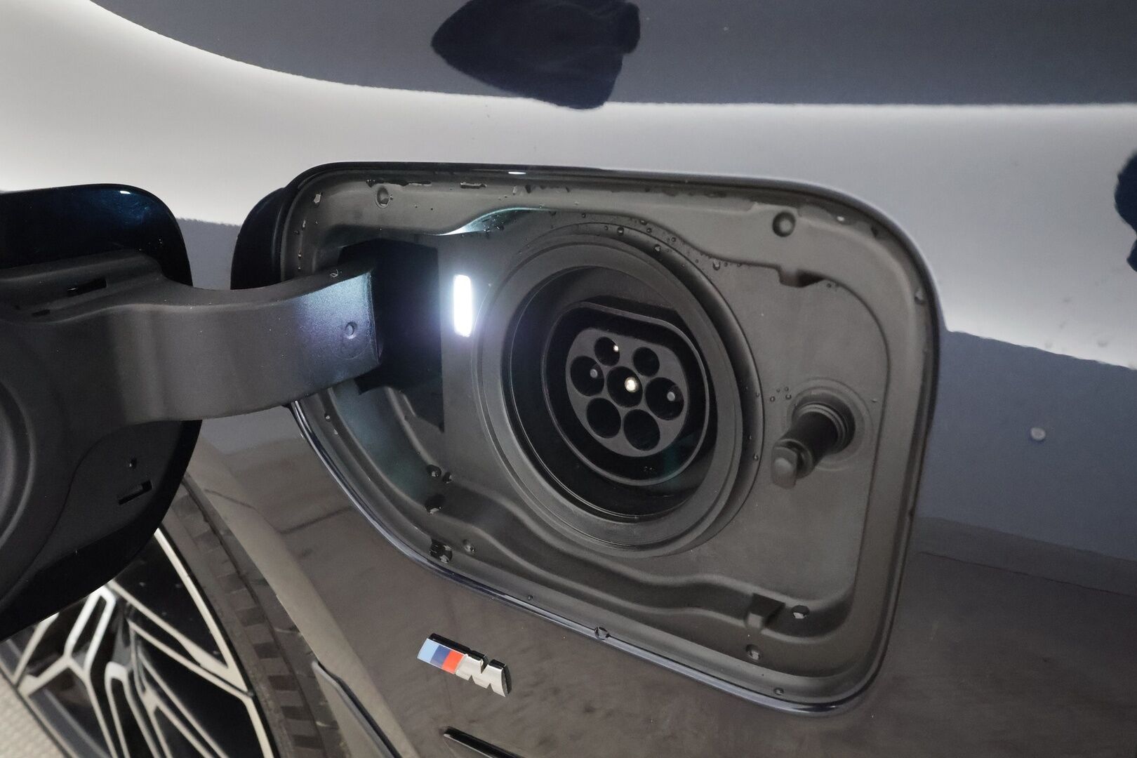 BMW 530 2018 G30 Sedan 530e A iPerformance M-sport * ACC / HUD / Sporttinahat / Sähköpenkit / LED / HIFI / P.Kamera * - Merkkihuollettu / Kahdet renkaat