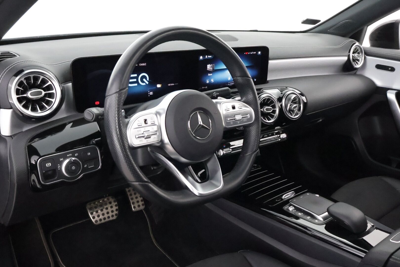 Mercedes-Benz A 2021 250 e A Business AMG EQ Power * Widescreen / Peruutuskamera / Panoraama / AppleCarPlay - Midline Sound / Lisälämmitin / 2x Renkaat aluvantein! - HULLUT AVAJAISHULINAT KORKOTARJOUS 3,29 %