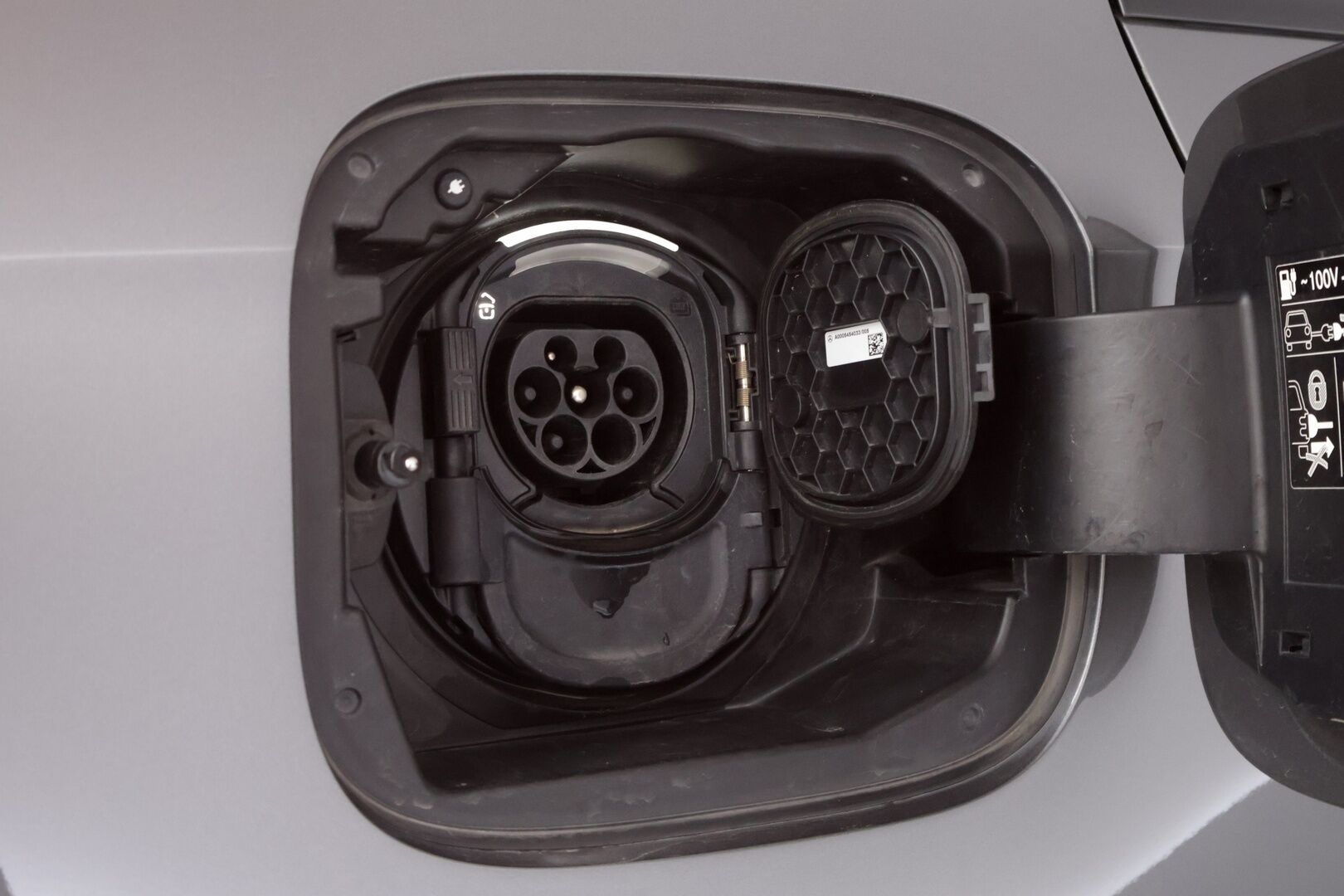 Mercedes-Benz A 2021 250 e A Business AMG EQ Power * Widescreen / Peruutuskamera / Panoraama / CarPlay** - Midline Sound / Lisälämmitin / 2x Renkaat aluvantein!