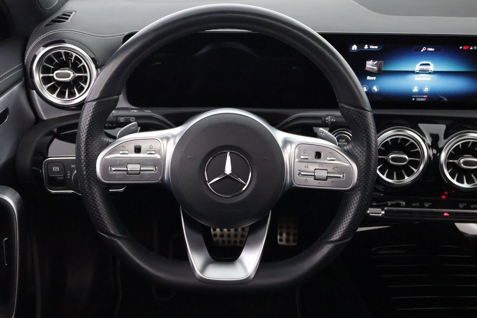 Mercedes-Benz A 2021 250 e A Business AMG EQ Power * Widescreen / Peruutuskamera / Panoraama / AppleCarPlay - Midline Sound / Lisälämmitin / 2x Renkaat aluvantein! - HULLUT AVAJAISHULINAT KORKOTARJOUS 3,29 %