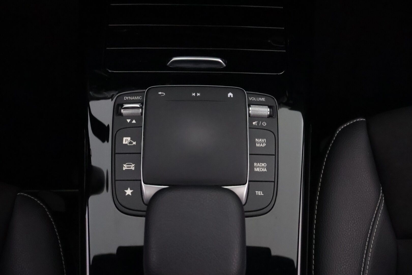 Mercedes-Benz A 2021 250 e A Business AMG EQ Power * Widescreen / Peruutuskamera / Panoraama / CarPlay** - Midline Sound / Lisälämmitin / 2x Renkaat aluvantein!