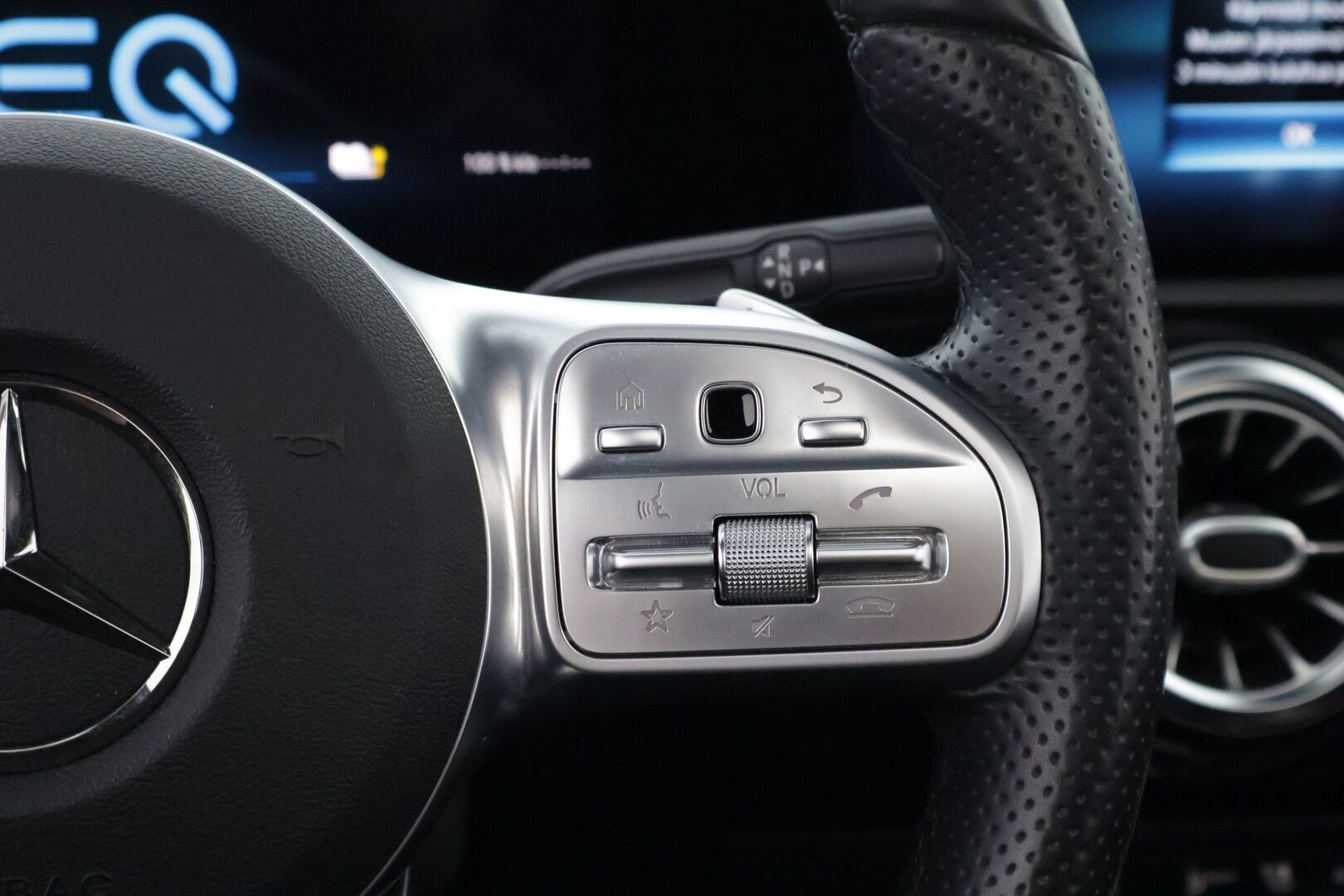 Mercedes-Benz A 2021 250 e A Business AMG EQ Power * Widescreen / Peruutuskamera / Panoraama / AppleCarPlay - Midline Sound / Lisälämmitin / 2x Renkaat aluvantein! - HULLUT AVAJAISHULINAT KORKOTARJOUS 3,29 %