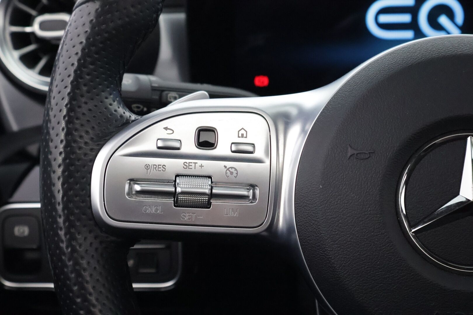 Mercedes-Benz A 2021 250 e A Business AMG EQ Power * Widescreen / Peruutuskamera / Panoraama / AppleCarPlay - Midline Sound / Lisälämmitin / 2x Renkaat aluvantein! - HULLUT AVAJAISHULINAT KORKOTARJOUS 3,29 %