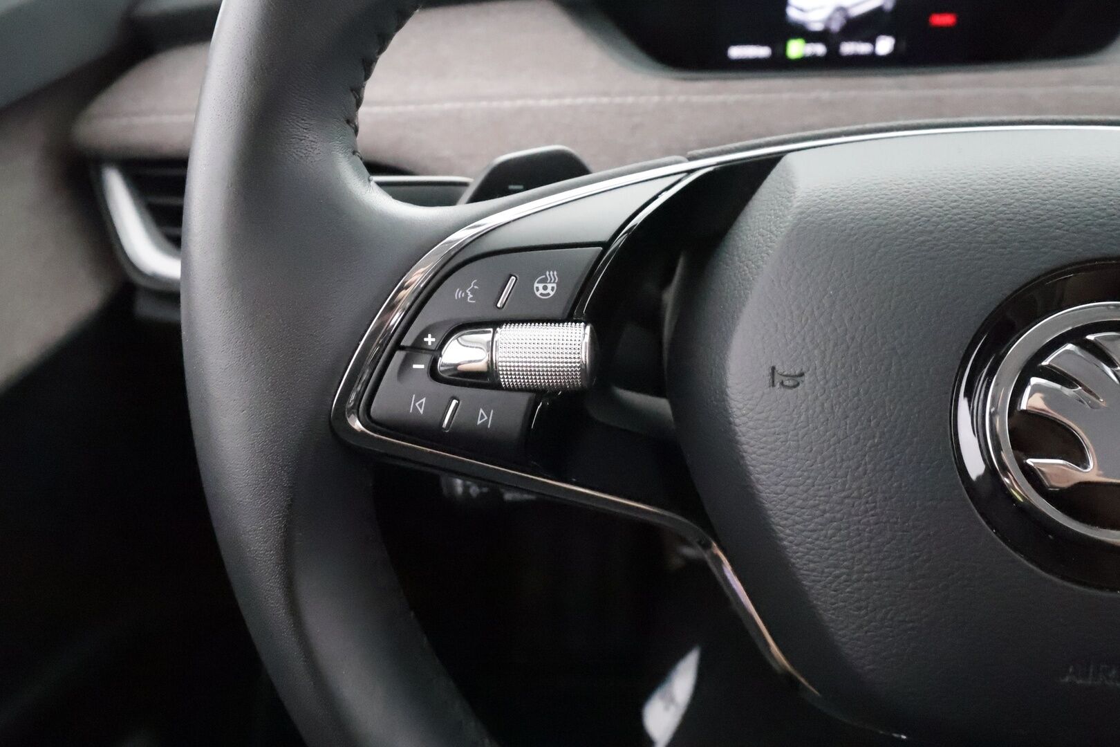 Skoda Enyaq 2021 60 Launch Edition iV - | ACC | ILP | Muistipenkki | Matrix-LED | P-Kamera | Ratinlämmitys | Keyless | Apple&Android | 1.Om Suomi-auto | Kahdet Renkaat | Merkkihuollettu |