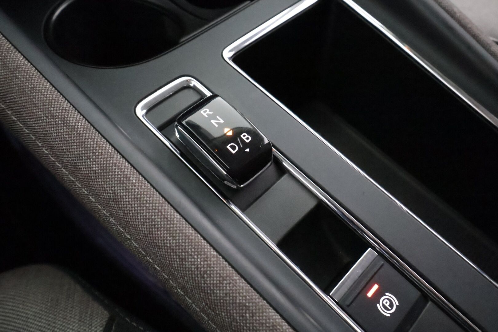 Skoda Enyaq 2021 60 Launch Edition iV - | ACC | ILP | Muistipenkki | Matrix-LED | P-Kamera | Ratinlämmitys | Keyless | Apple&Android | 1.Om Suomi-auto | Kahdet Renkaat | Merkkihuollettu |
