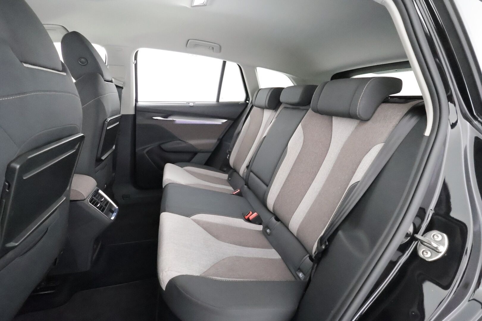 Skoda Enyaq 2021 60 Launch Edition iV - | ACC | ILP | Muistipenkki | Matrix-LED | P-Kamera | Ratinlämmitys | Keyless | Apple&Android | 1.Om Suomi-auto | Kahdet Renkaat | Merkkihuollettu |