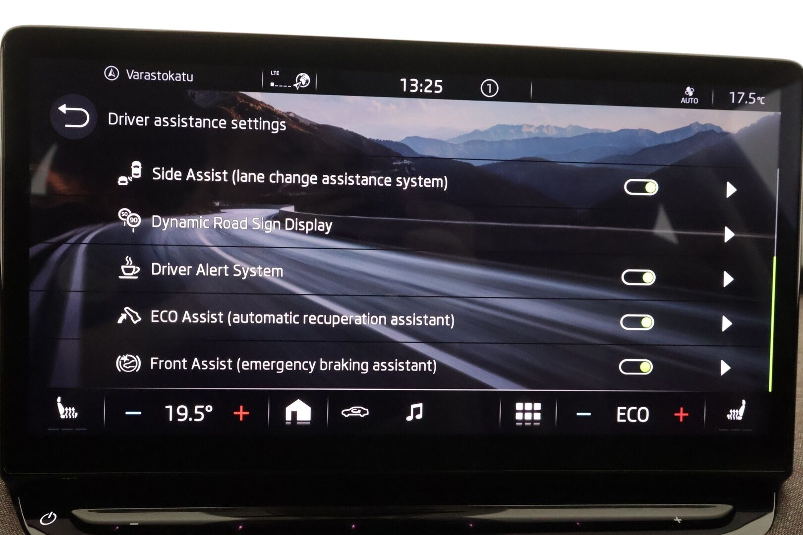 Skoda Enyaq 2021 60 Launch Edition iV - | ACC | ILP | Muistipenkki | Matrix-LED | P-Kamera | Ratinlämmitys | Keyless | Apple&Android | 1.Om Suomi-auto | Kahdet Renkaat | Merkkihuollettu |