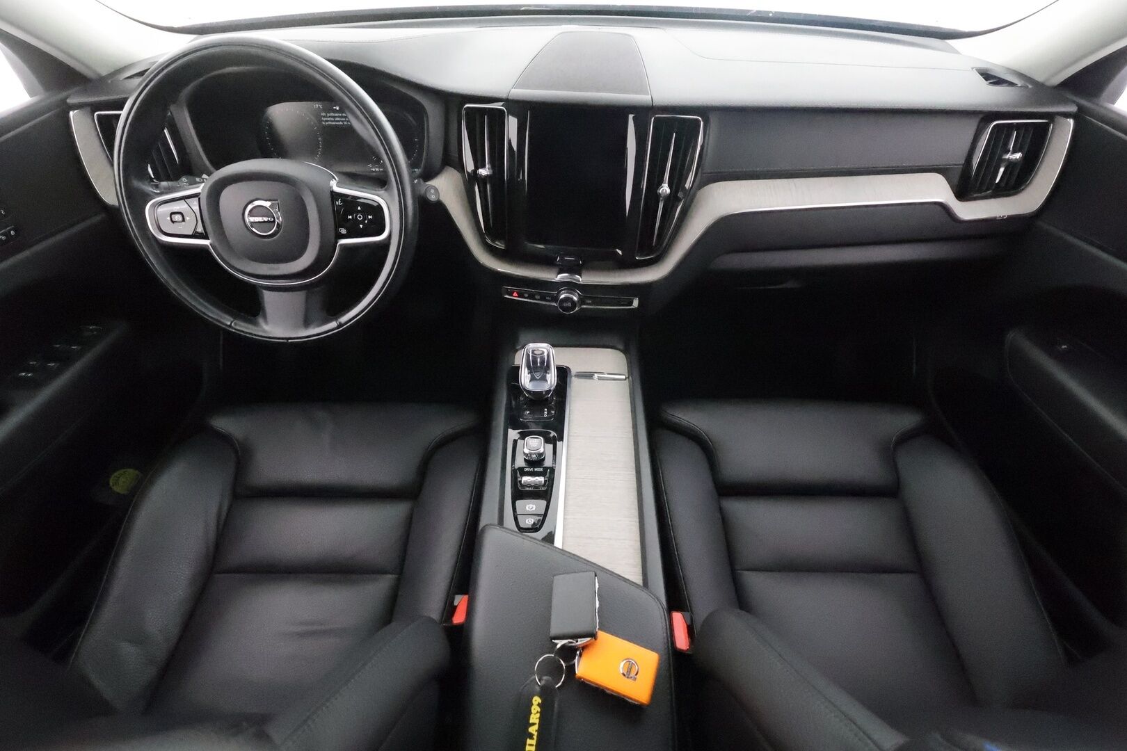 Volvo XC60 2021 T6 TwE AWD Business Inscription aut. - | Panorama | Webasto | Koukku | ACC | LED | P.Kamera | Sporttipenkki Muistilla | Navi | Kaistavahti | Keyless | 1-om Suomi-auto | 2x Latauskaapelit | Kahdet renkaat | Merkkihuollot |
