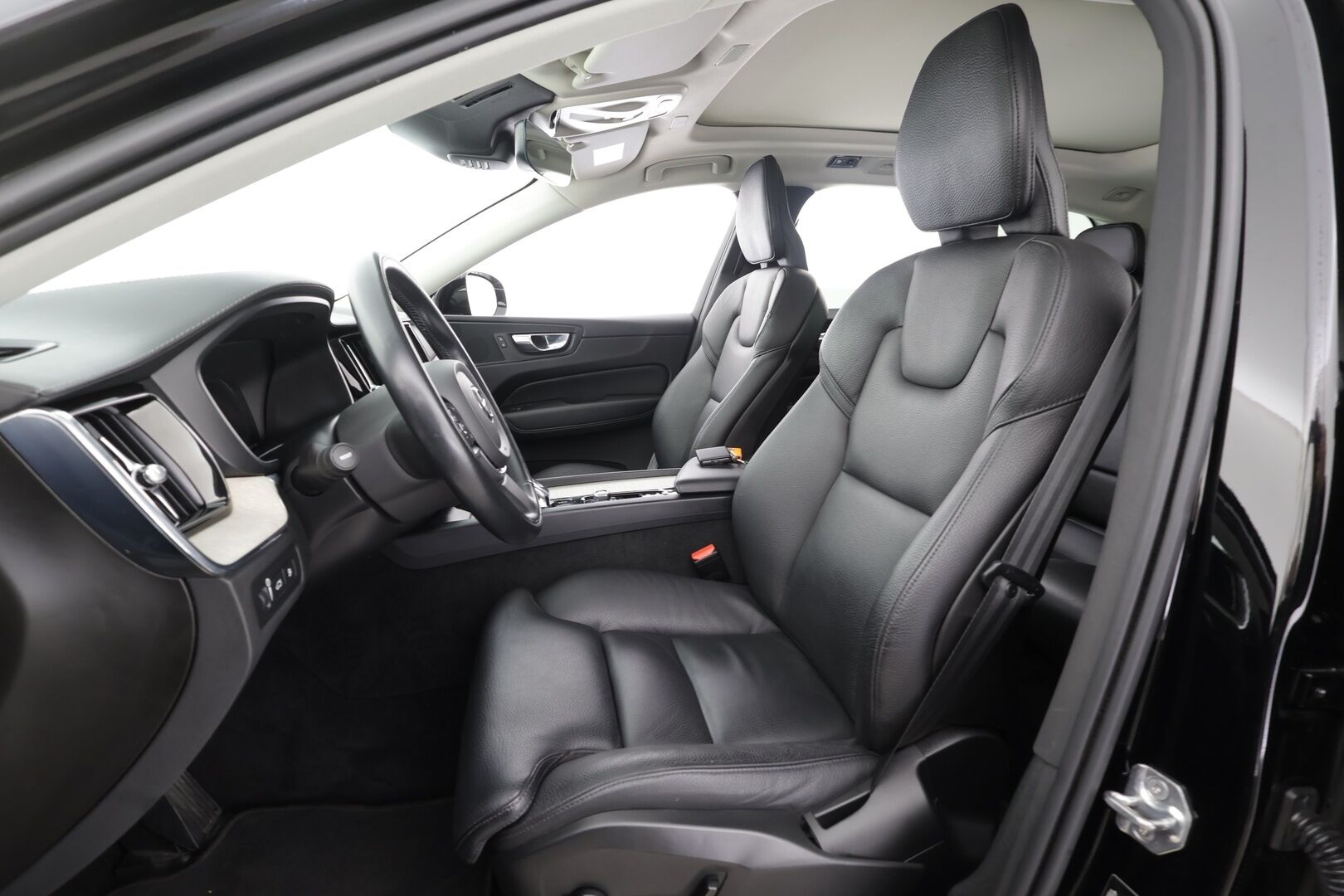 Volvo XC60 2021 T6 TwE AWD Business Inscription aut. - | Panorama | Webasto | Koukku | ACC | LED | P.Kamera | Sporttipenkki Muistilla | Navi | Kaistavahti | Keyless | 1-om Suomi-auto | 2x Latauskaapelit | Kahdet renkaat | Merkkihuollot |