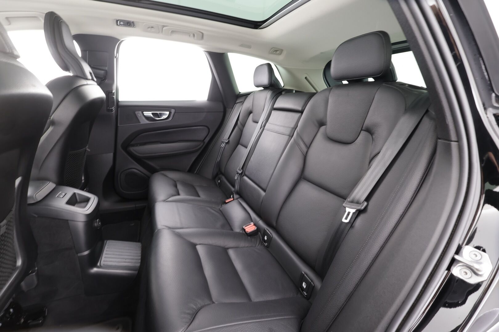 Volvo XC60 2021 T6 TwE AWD Business Inscription aut. - | Panorama | Webasto | Koukku | ACC | LED | P.Kamera | Sporttipenkki Muistilla | Navi | Kaistavahti | Keyless | 1-om Suomi-auto | 2x Latauskaapelit | Kahdet renkaat | Merkkihuollot |
