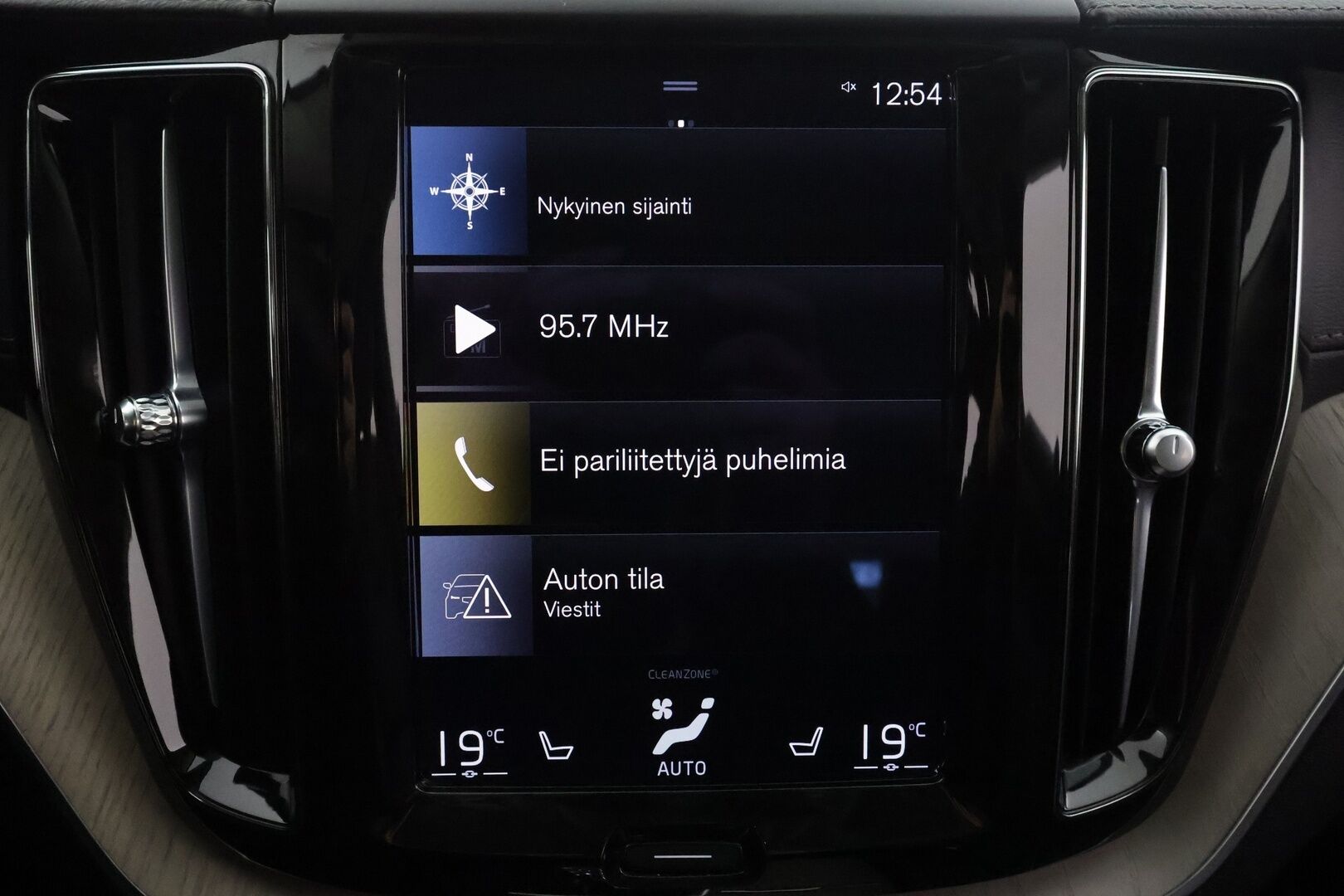 Volvo XC60 2021 T6 TwE AWD Business Inscription aut. - | Panorama | Webasto | Koukku | ACC | LED | P.Kamera | Sporttipenkki Muistilla | Navi | Kaistavahti | Keyless | 1-om Suomi-auto | 2x Latauskaapelit | Kahdet renkaat | Merkkihuollot |