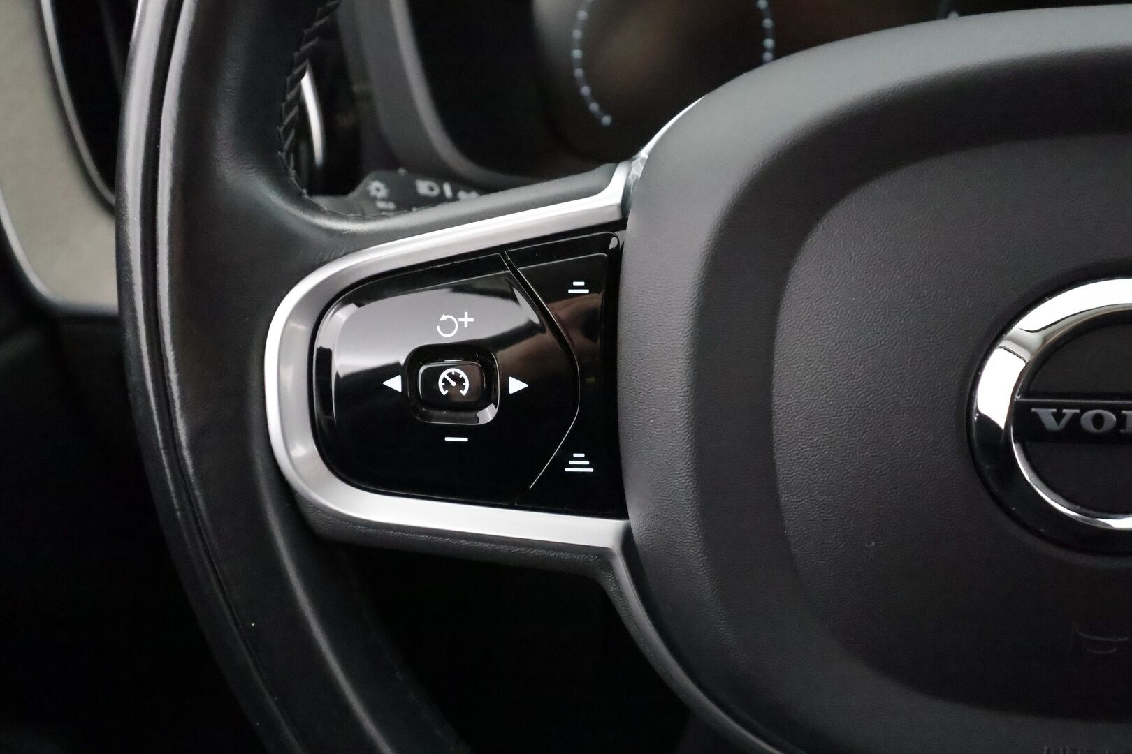 Volvo XC60 2021 T6 TwE AWD Business Inscription aut. - | ACC | Webasto | Koukku | Panorama | High Performance Audio | Muistipenkki | LED | P.Kamera | Sporttinahat | Keyless | Apple&Android | Suomi-auto | Kahdet Renkaat | Merkkhuollettu |