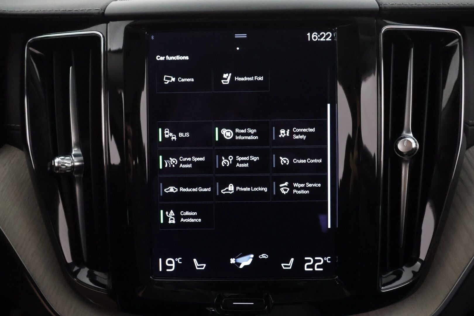 Volvo XC60 2021 T6 TwE AWD Business Inscription aut. - | ACC | Webasto | Koukku | Panorama | High Performance Audio | Muistipenkki | LED | P.Kamera | Sporttinahat | Keyless | Apple&Android | Suomi-auto | Kahdet Renkaat | Merkkhuollettu |